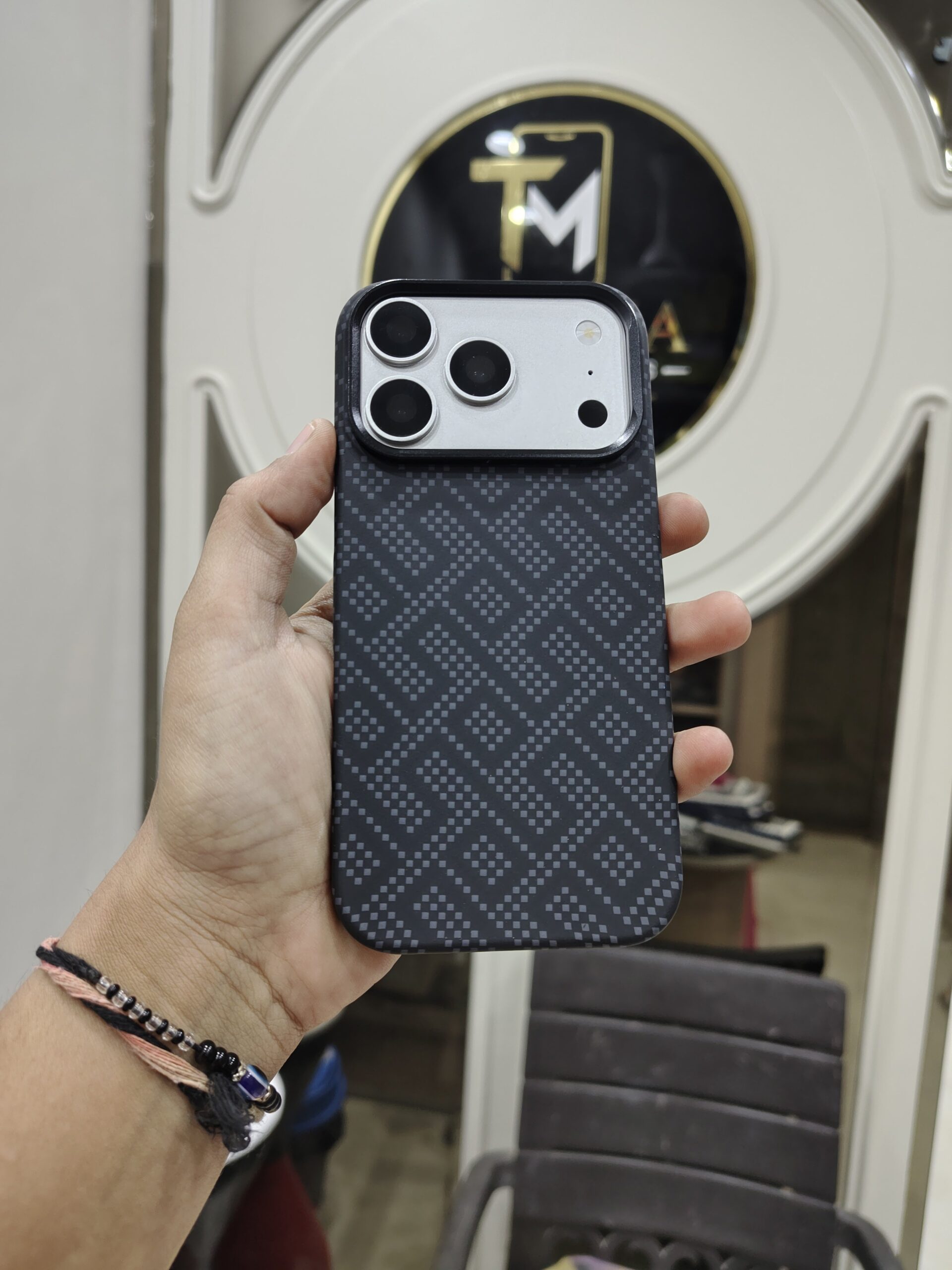 2026/08/865-scaled.jpg Premium Geometric Pattern Matte Protective Phone Case - Image 1