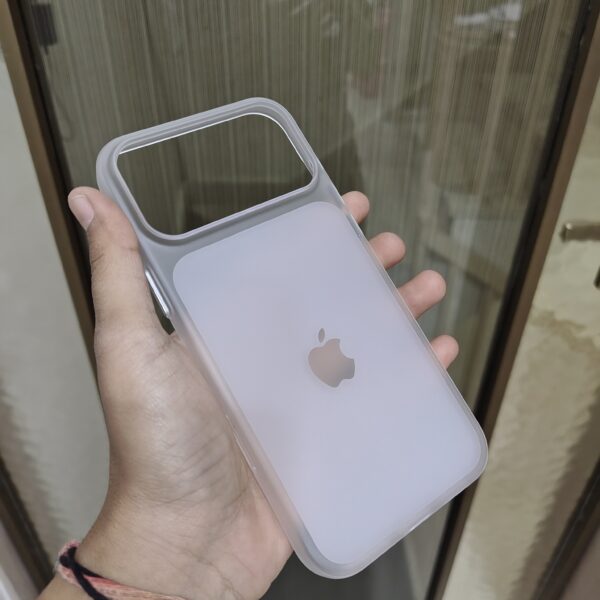 iPhone 17 Pro Max Magnetic Transparent Frosted Case