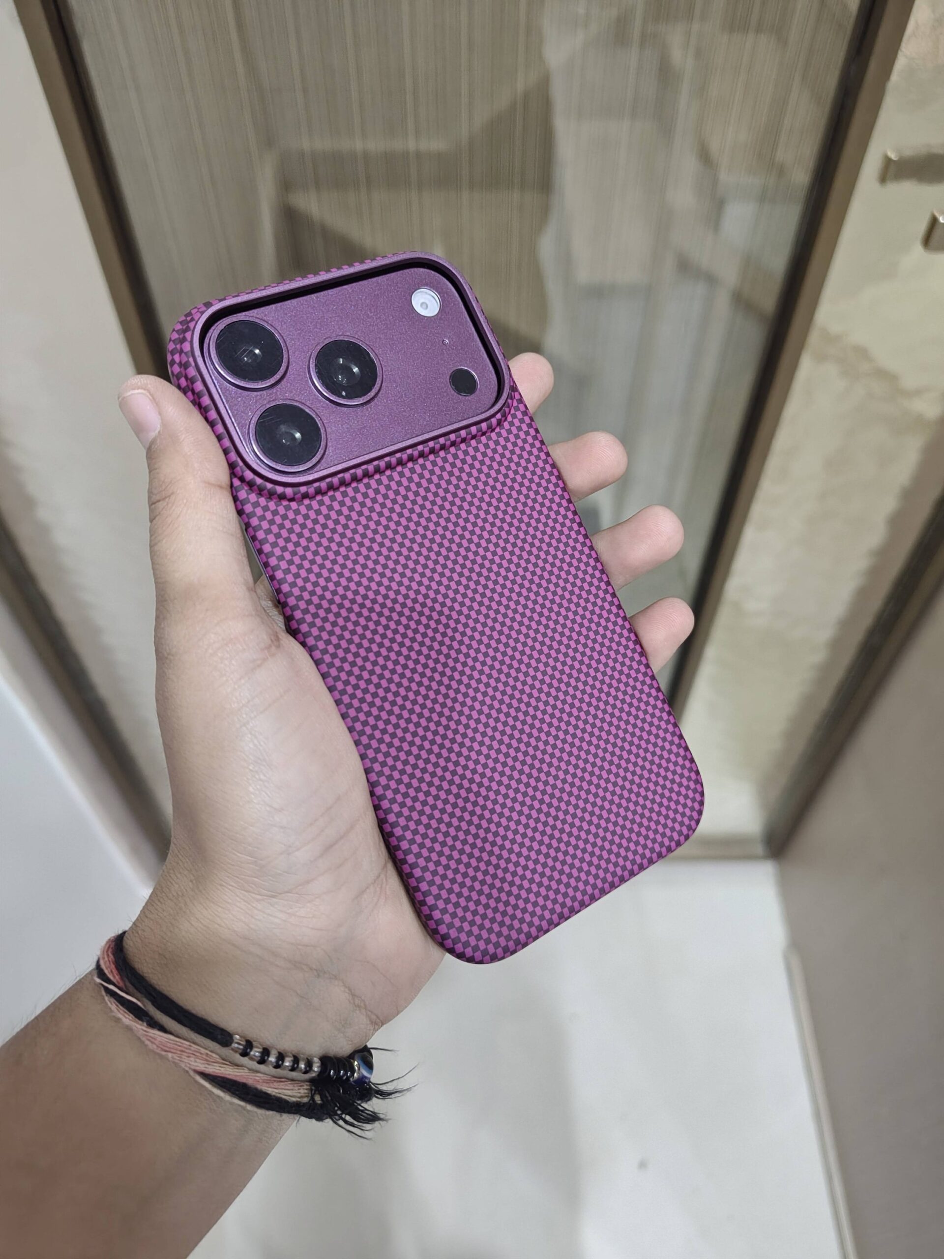 2026/09/2692-scaled.jpg Luxury Breathable Heat Dissipation Grid Phone Case - Image 1