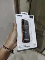 Mobiz Premium Quality Ultra-Strong Glass screen protector.