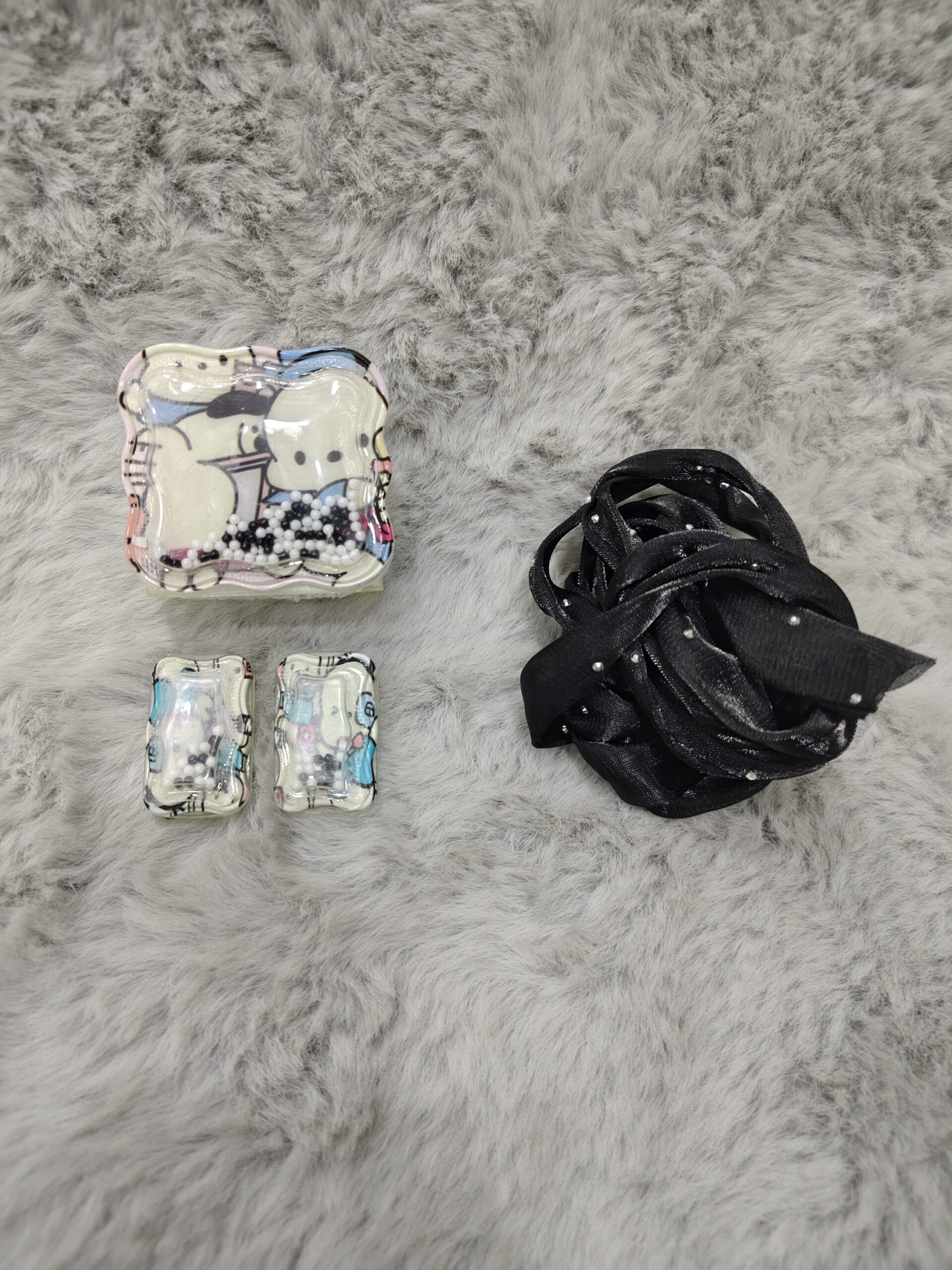 2026/09/3465-scaled.jpg Sanrio Pochacco 5-in-1 Charging Cable Protector and Organizer Set. - Image 1
