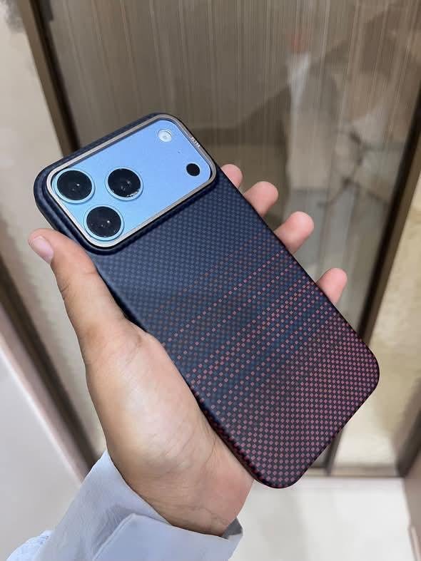 2026/09/5114.jpg Carbon Fiber Textured Phone Cover - Image 1