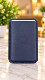 Apple iPhone Leather Wallet with MagSafe - Image 4